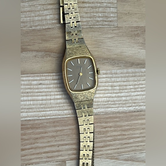 Seiko Ladies Watch Rare Vintage Quartz Gold Tone Bracelet Beige Dial White Hands - Picture 6 of 10